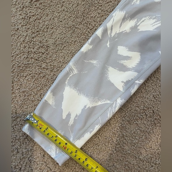 LULULEMON Athletica High-Rise Pop-White Compression Leggings - Picture 7 of 9